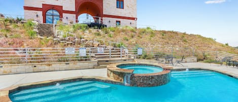 Arc De Texas - Joan of Arc Suite offers a luxury retreat