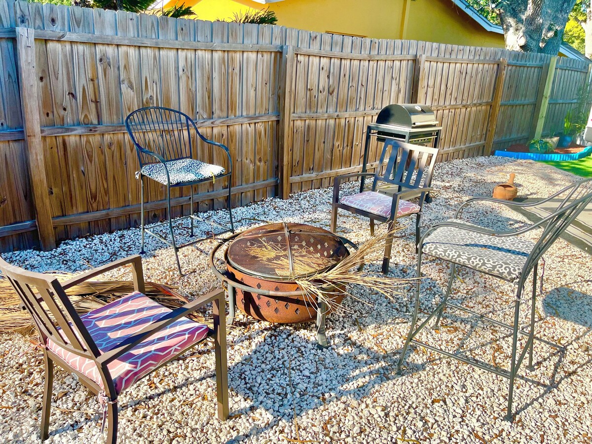 Beach Glamping—retreat to a cozy oasis just minutes from the beach!