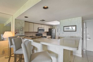 20-Edgewater-205-Kitchen