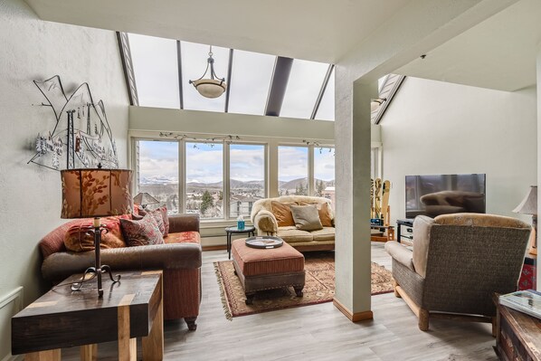 268 Park City Mountain Ski Escape - a SkyRun Park City Property - Welcome to your Mountain Getaway at Park City Mountain