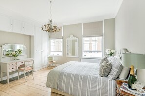 Keep clicking through the photos local attractions and house photos mixed up!