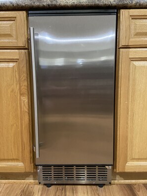 Ice machine. Keep your ice chests full!