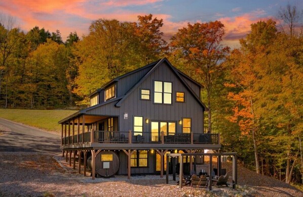 Ample room for the whole family outside to enjoy the mountains