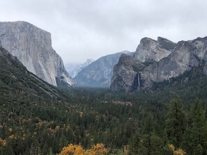 Tunnel View, Yosemite Valley with Bridalveil Fall, El Capitan, Half Dome 