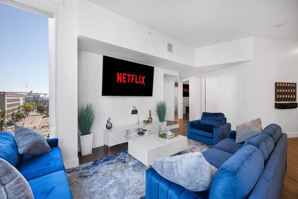 Park Lux PlayHouse LivingRoom San Diego Downtown Luxury 17