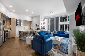Park Lux PlayHouse LivingRoom Kitchen San Diego Downtown Luxury