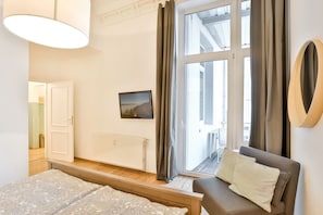 Schlafzimmer mit Balkontür