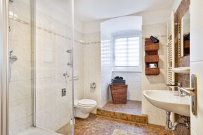Bad mit Dusche