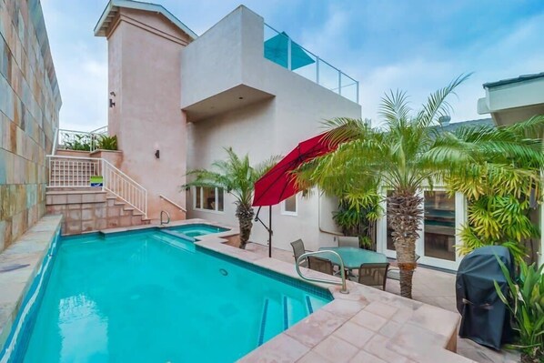 View of the amazing pool!