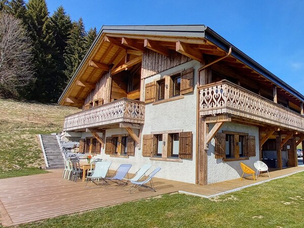 Le-Char-extérieur-location-appartement-chalet-Les-Gets