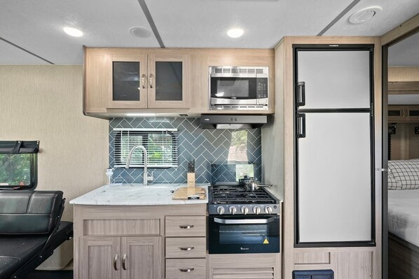 Kitchenette equipped with the essentials.