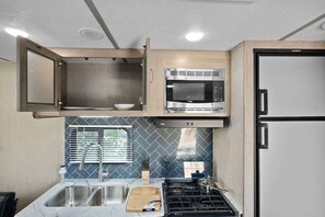 Kitchenette equipped with the essentials.