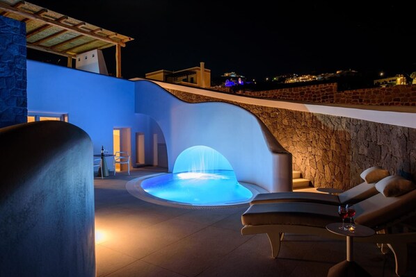 Beautiful Santorini Villa | Villa Ambrosia | 2 Bedrooms |Private Pool and Outdoor Jacuzzi | Akrotiri