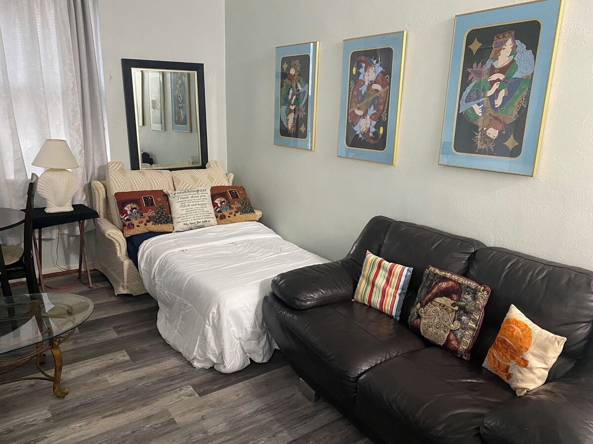 Cozy Beach Block Condo