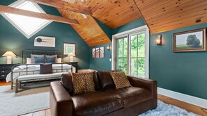 Stunning Vermont Farmhouse in Stowe Town Center (3860)