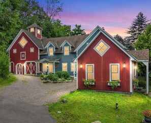 Stunning Vermont Farmhouse in Stowe Town Center (3011)