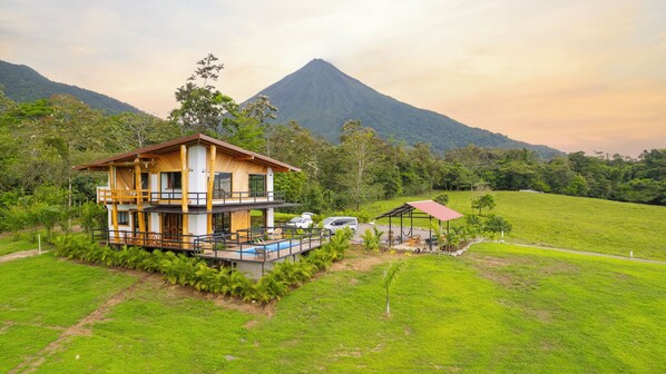 Arenal volcano view house in  Fortuna 