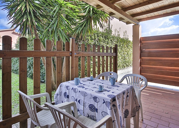 Porch with table-Eden-Elba Island