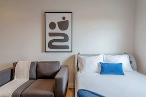 Living Area w/Full Bed
