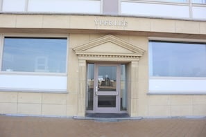 Entrance / Reception