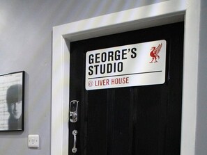 George&#39;s Studio @ Liver House