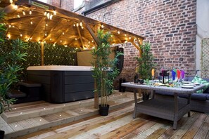 Romance On The Rows - With Hot Tub