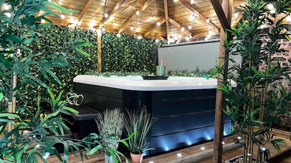 Romance On The Rows - With Hot Tub