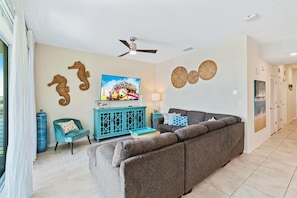 Luxurious living area of the apartment in Kissimmee - Cosy sofas - Elegantly decored living area - Large bright windows of the living area with Mesmerizing lake views - Beautifully furnished floor - Availability of TV and Netflix