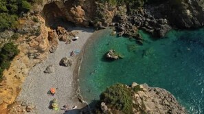 Foneas pebbly beach (1km)