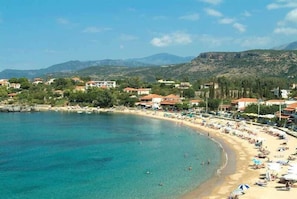 Stoupa sandy beach (1km)