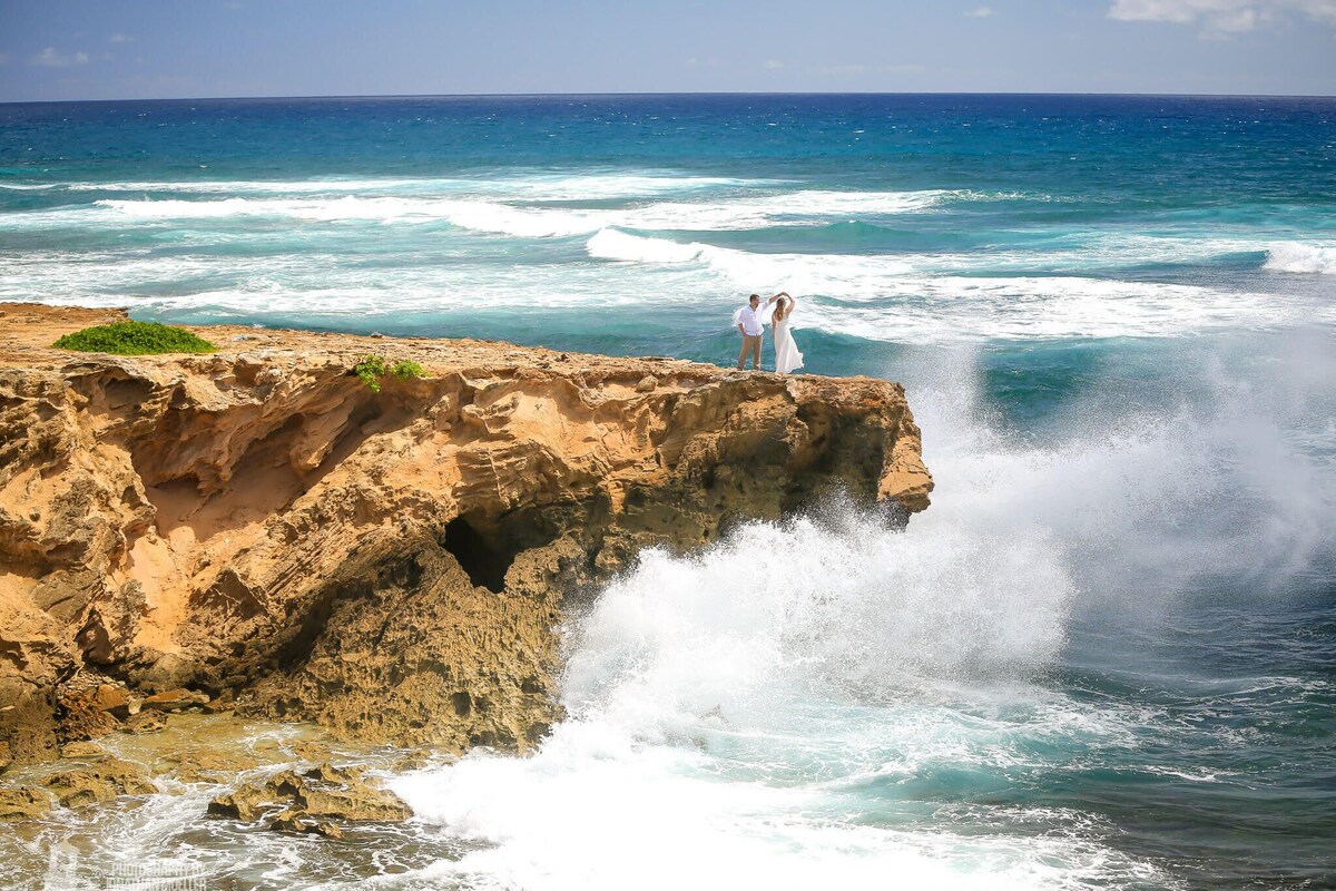 Waipouil Beach Resort Beautiful Garden & Peek Ocean View!