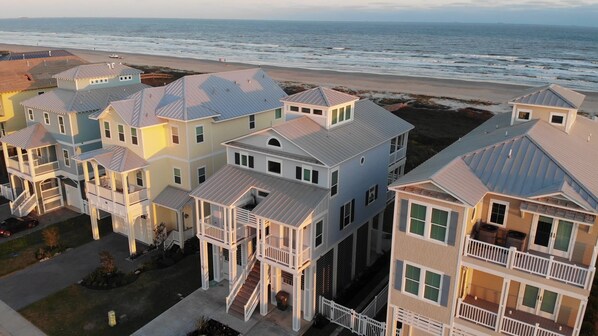 Beautiful view of the house from a bird's-eye perspective-the beach is so close!