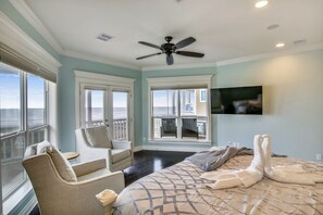 King bedroom with en-suite bathroom and access to the 2nd-floor deck!