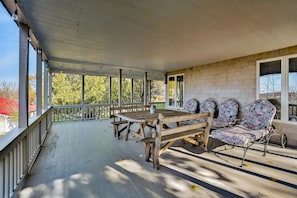 Large Outdoor Deck for Relaxing-