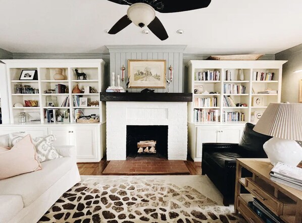 Living room with a wide collection of books and antiques. 