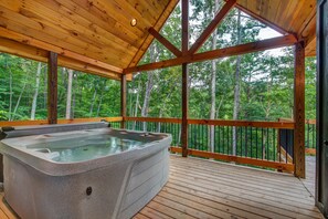 Outdoor spa tub
