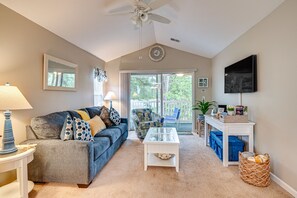 Living Room | Free WiFi | Flat-Screen Cable TV | DVD Player | Queen Sleeper Sofa
