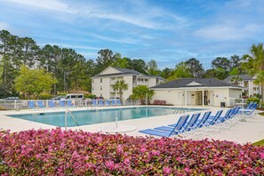 The Fairways at River Oaks Community Amenities