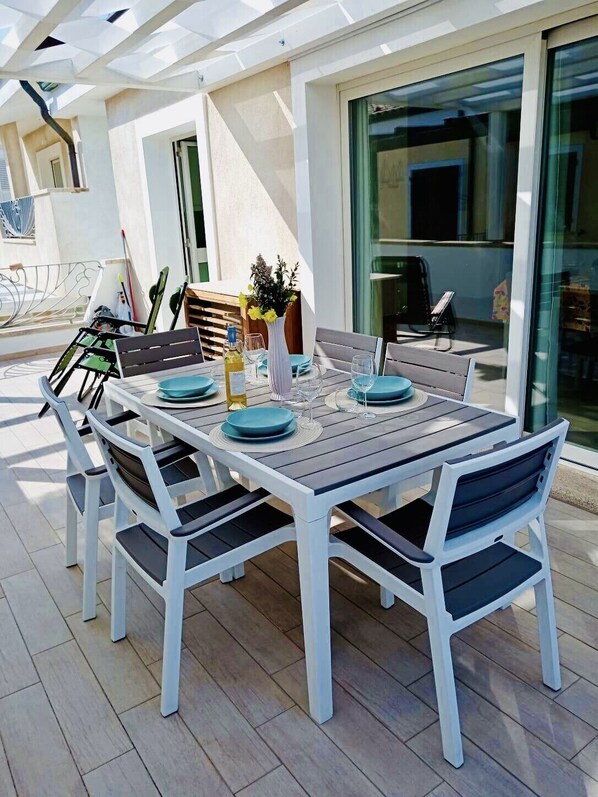 Outdoor dining