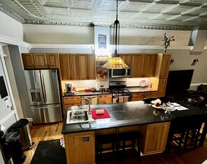 Kitchen with everything you need to prepare meals