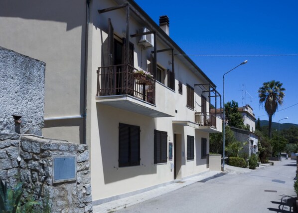 External view-Celeste-Elba Island