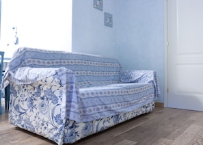 Sofa-Celeste-Elba Island