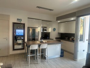 A kitchen island to socialize while you cook, or as a laptop workstation  