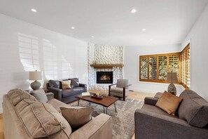 Front Room / Converstaion Room / Gas Fireplace / Pullout queen AND twin sofa beds