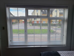 Room 1 (upto 4 people)