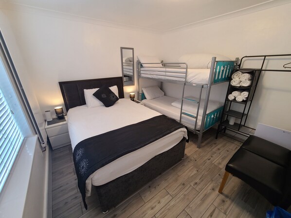 Room 1 (upto 4 people)