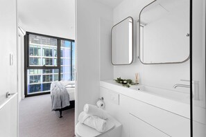 The master's en-suite.