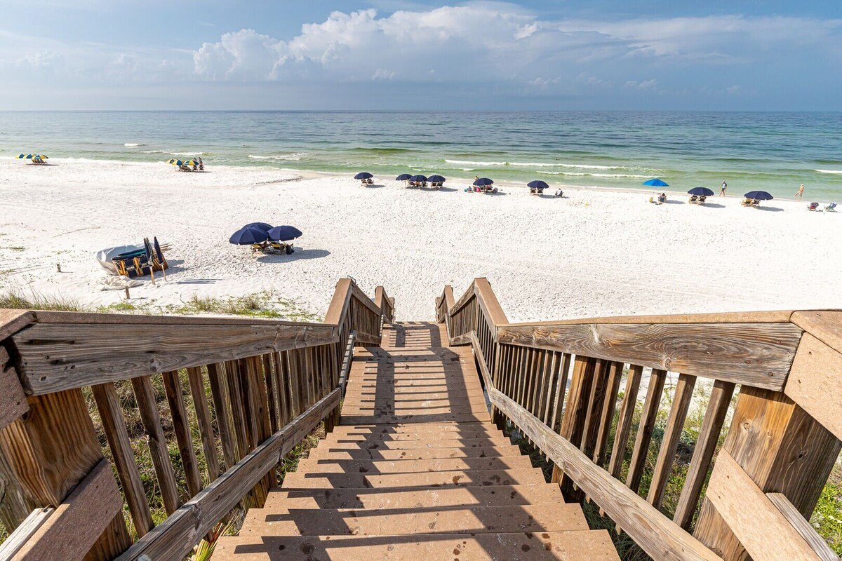 Paradise Palms, Renovated 30A Gulf Front Condo, Sleeps 6, Private Beach Access & 2 Bikes