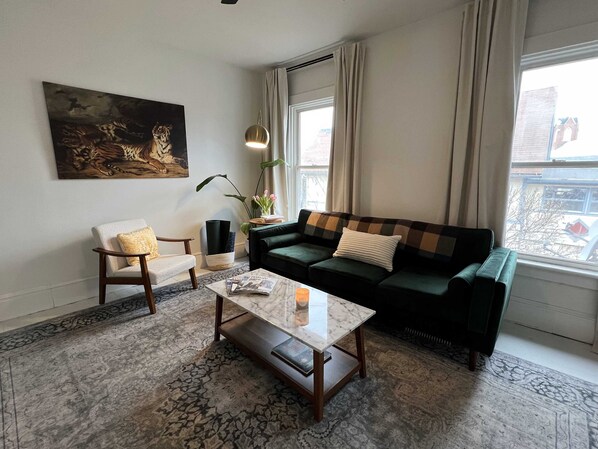 This bright spacious top floor 2 bedroom apartment was recently renovated and offers everything you could need for a relaxing and pleasant trip to northern Vermont