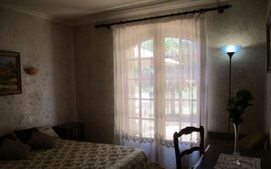 Gite des Oliviers Valros - Tilleul - chambre lit double